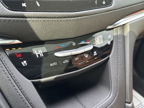 Certified 2025 Cadillac XT5 Premium Luxury w/ LPO, Floor Liner Package image 19