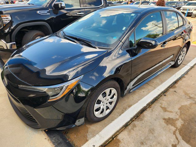 Used 2025 Toyota Corolla LE FWD image 3