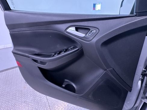 Used 2018 Ford Focus SE image 28