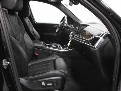 Used 2025 BMW X5 xDrive40i w/ Parking Assistance Package image 19