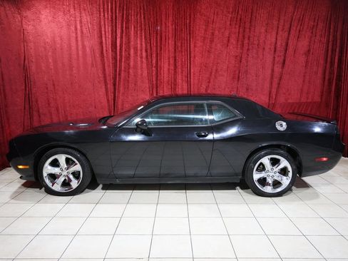 Used 2013 Dodge Challenger R/T RWD image 4