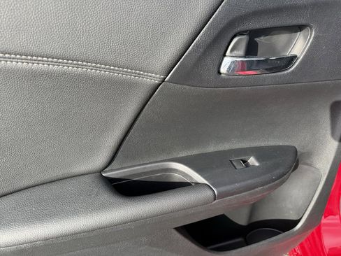 Used 2017 Honda Accord Sport image 32