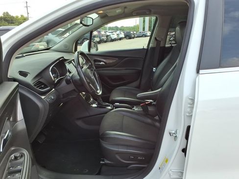 Used 2021 Buick Encore Preferred AWD/4WD image 5