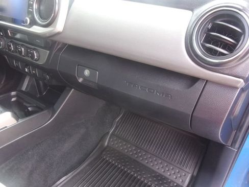 Used 2021 Toyota Tacoma SR5 AWD/4WD image 26