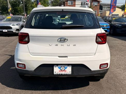 Used 2025 Hyundai Venue SEL FWD image 6