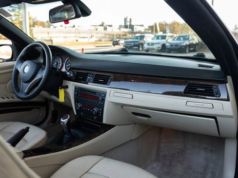 Used 2009 BMW 328i Convertible image 29