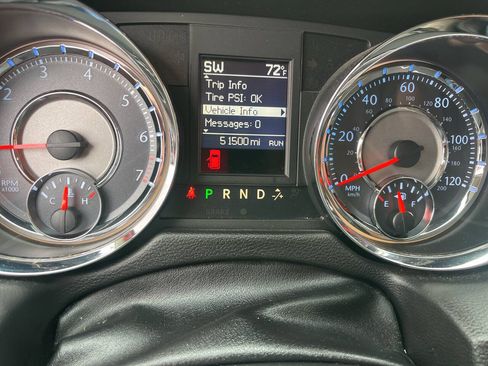 Used 2014 Chrysler Town & Country Touring-L FWD image 14