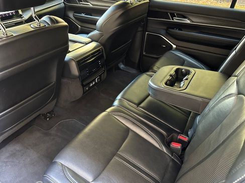 Used 2024 Jeep Wagoneer L Series III w/ Flexible Seating Group AWD/4WD image 29