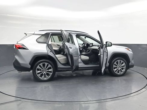 Used 2022 Toyota RAV4 XLE Premium FWD image 40