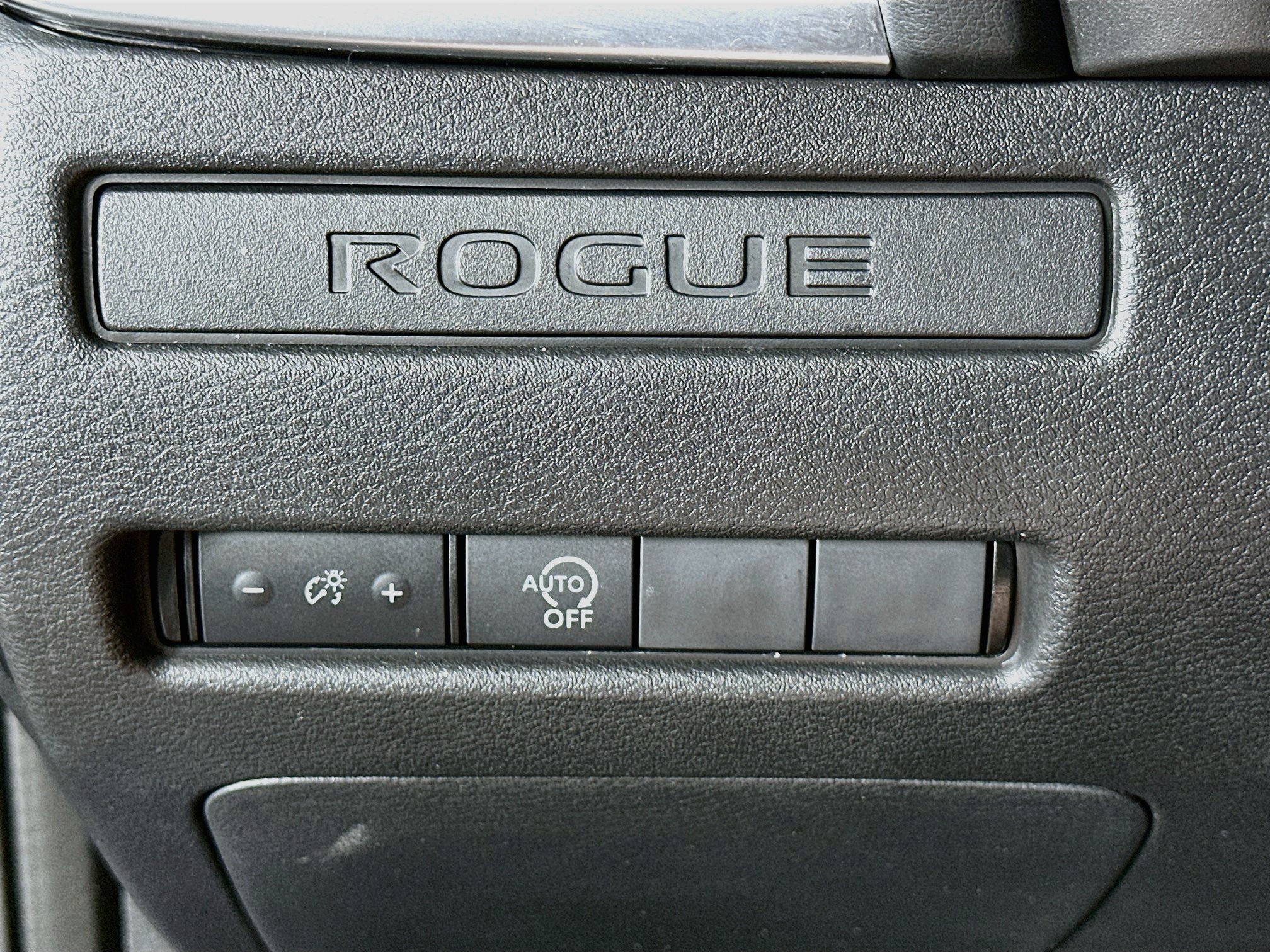 Used 2023 Nissan Rogue S FWD image 17