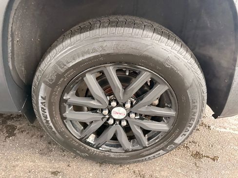 Used 2018 GMC Acadia SLT image 46