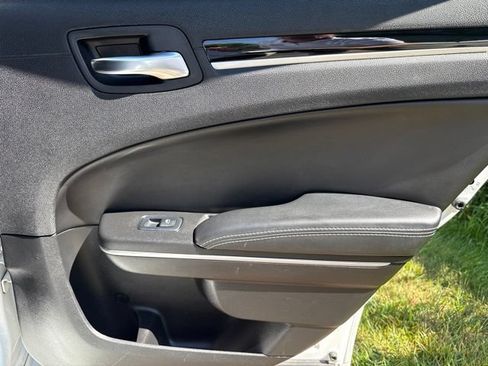 Used 2019 Chrysler 300 S RWD image 45