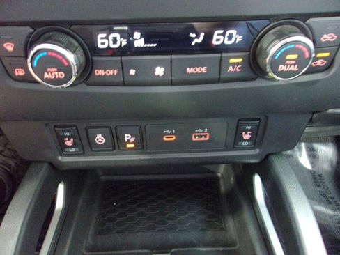 Used 2024 Nissan Frontier SV w/ SV Convenience Package image 16