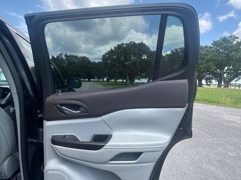 Used 2019 GMC Acadia SLT FWD image 14