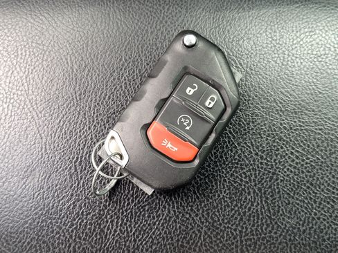 Used 2023 Jeep Wrangler Unlimited Sahara w/ Cold Weather Group AWD/4WD image 11