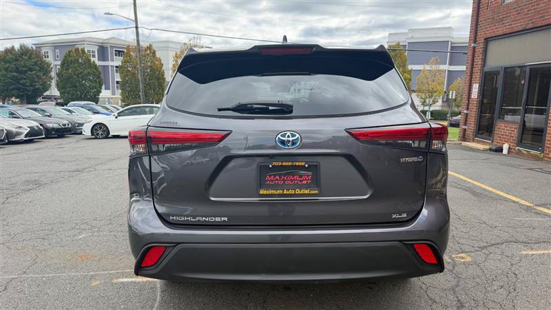 Used 2021 Toyota Highlander XLE FWD image 15
