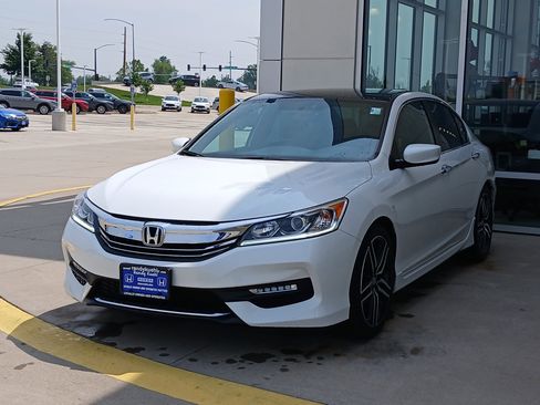 Used 2016 Honda Accord Sport image 3