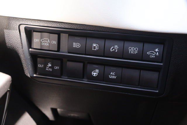 Used 2025 Toyota Sequoia Capstone AWD/4WD image 16