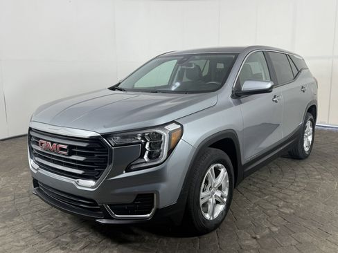 Used 2024 GMC Terrain SLE AWD/4WD image 3