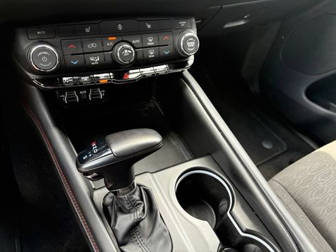 Used 2025 Dodge Durango GT AWD/4WD image 16