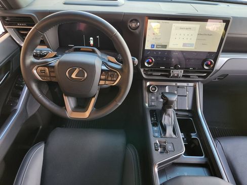 Used 2025 Lexus GX 550 w/ Accessory Package (2T) AWD/4WD image 29
