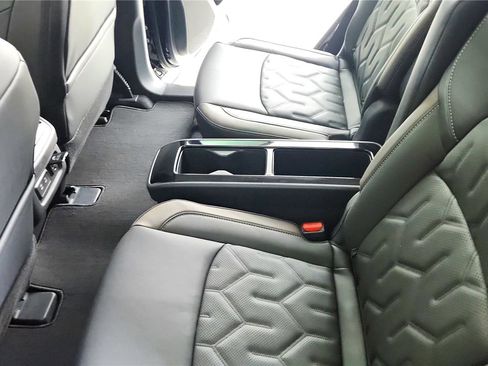 New 2026 Nissan Pathfinder Platinum image 36