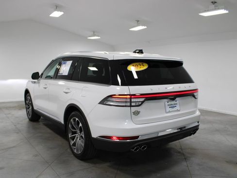Used 2025 Lincoln Aviator Reserve w/ Illumination Package AWD/4WD image 7