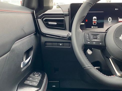 New 2025 Nissan Kicks SR image 22