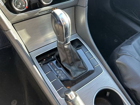 Used 2014 Volkswagen Passat 2.5 SE image 31