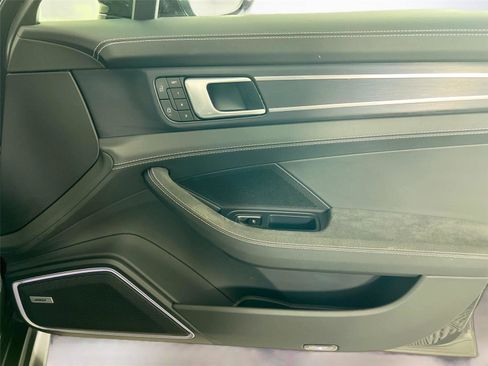 Used 2022 Porsche Panamera GTS image 31