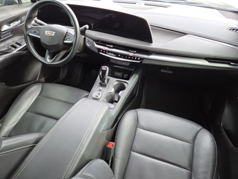 Used 2025 Cadillac XT4 Premium Luxury image 23