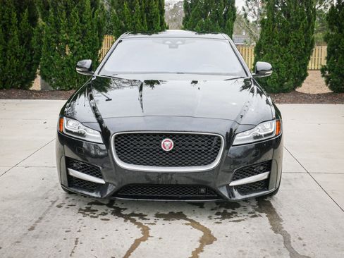 Used 2018 Jaguar XF R-Sport image 3