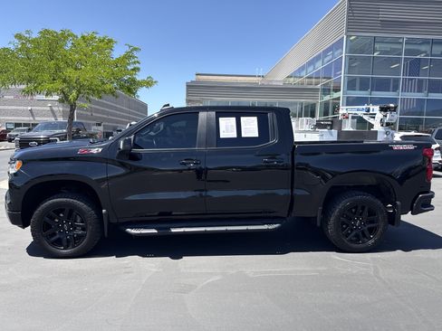 Used 2022 Chevrolet Silverado 1500 LT Trail Boss w/ LT Trail Boss Premium Package AWD/4WD image 2