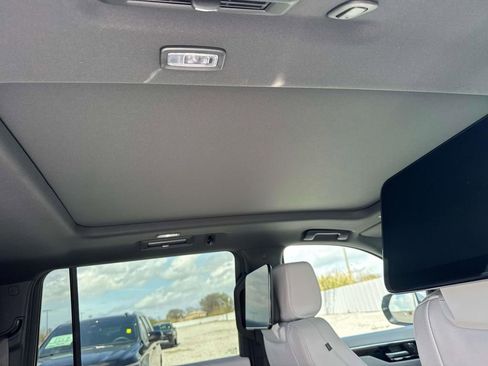 New 2026 Chevrolet Suburban Premier RWD image 11