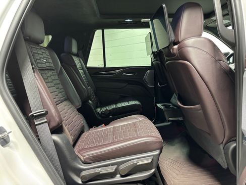 Used 2023 Cadillac Escalade Premium Luxury Platinum AWD/4WD image 41