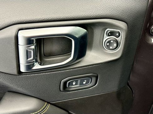 Used 2025 Jeep Wrangler Unlimited Sahara AWD/4WD image 22