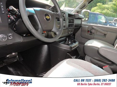 Used 2017 Chevrolet Express 2500 RWD image 17