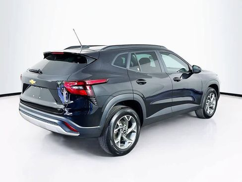 Used 2025 Chevrolet Trax LT w/ LT Convenience Package image 24