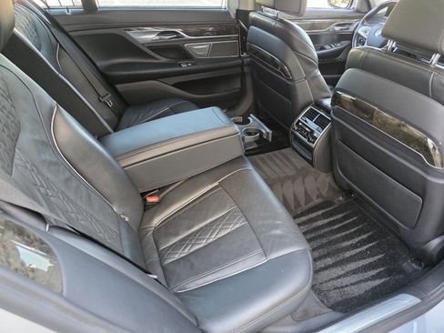Used 2019 BMW 750i w/ Executive Package image 28