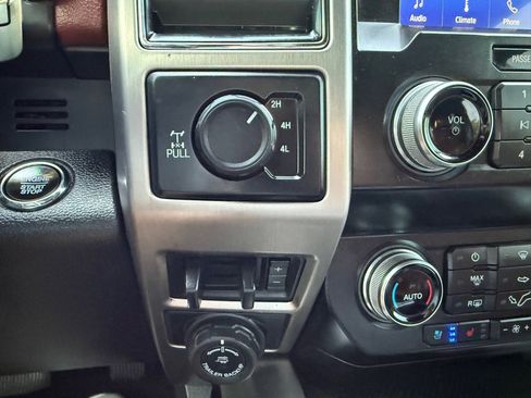 Used 2020 Ford F350 Platinum w/ FX4 Off-Road Package image 30