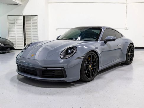 Used 2023 Porsche 911 Carrera image 2