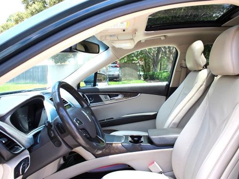 Used 2016 Lincoln MKX Reserve w/ Technology Package FWD image 11
