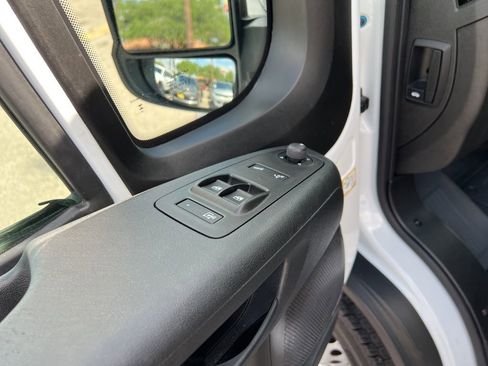 Used 2026 RAM ProMaster 2500 w/ Safety Group FWD image 17