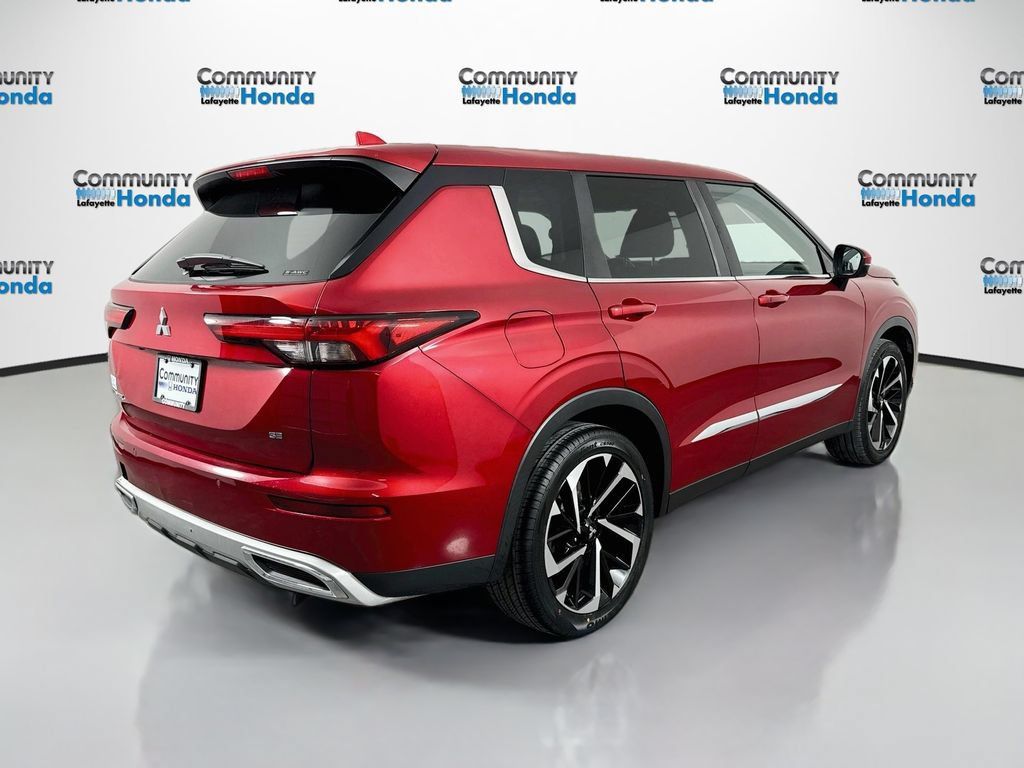 Used 2022 Mitsubishi Outlander SE AWD/4WD image 5