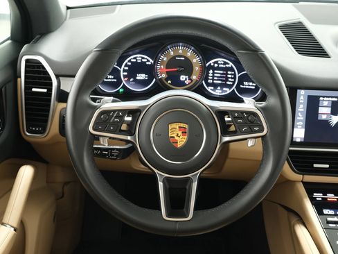 Used 2021 Porsche Cayenne AWD/4WD image 12