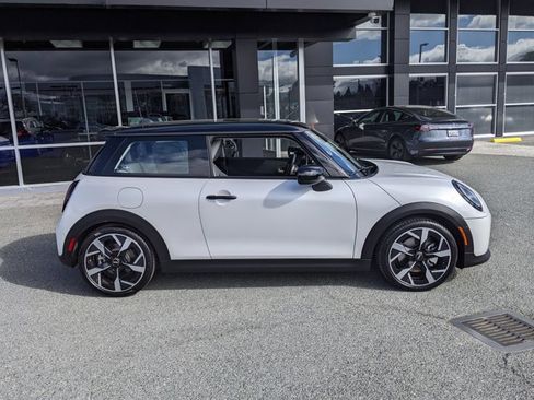 Certified 2025 MINI Cooper S image 4