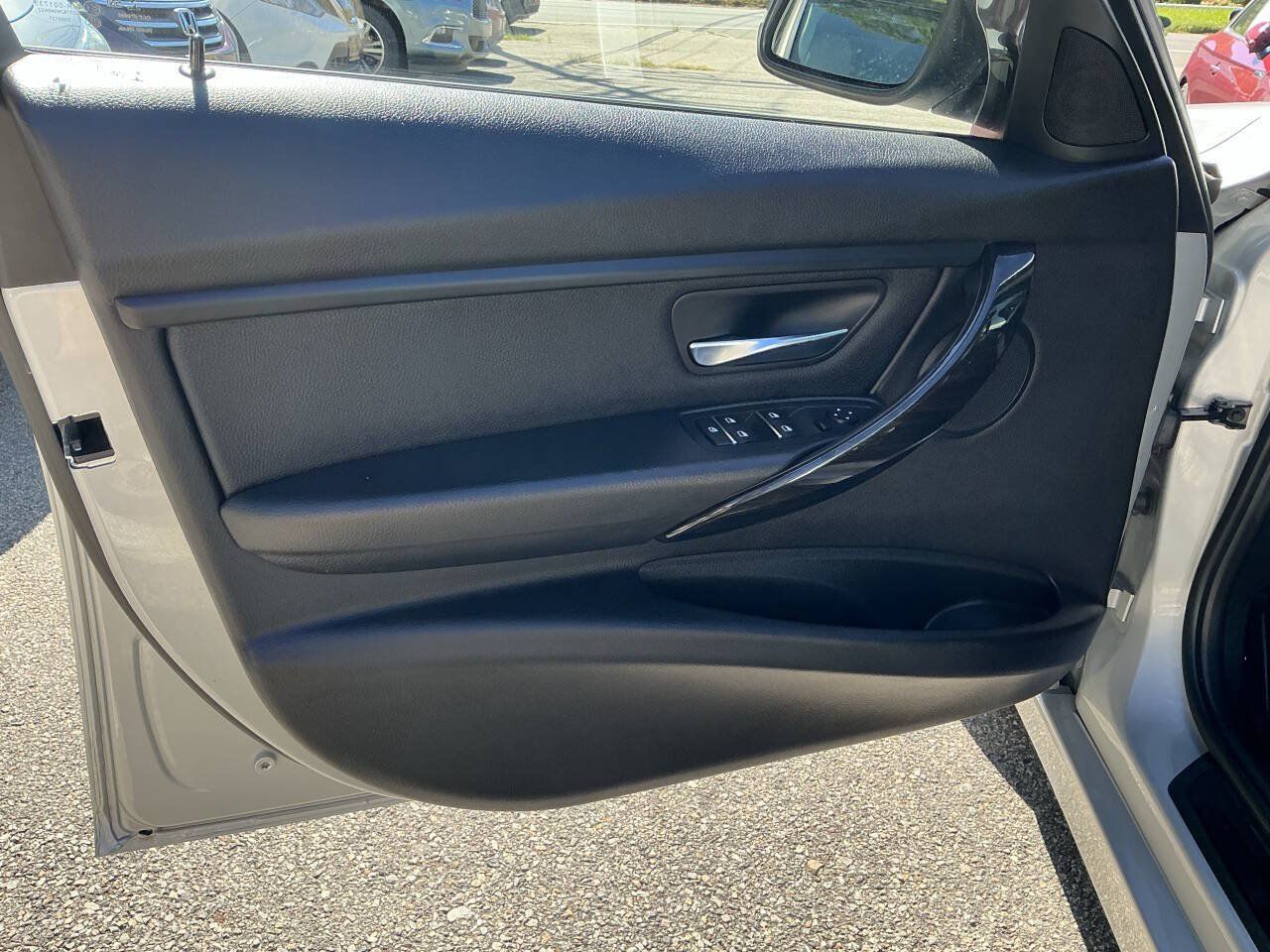 Used 2018 BMW 320i xDrive Sedan AWD/4WD image 19