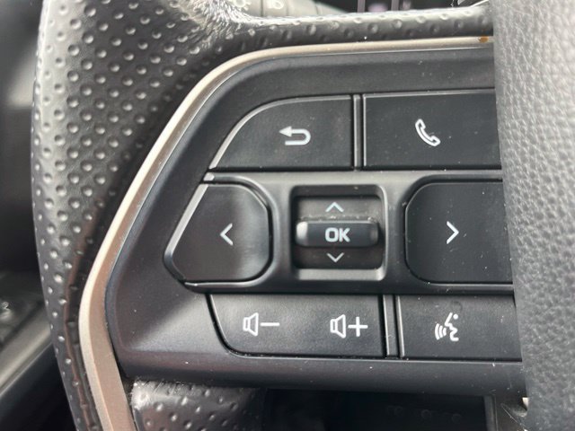Used 2025 Toyota 4Runner SR5 AWD/4WD image 13