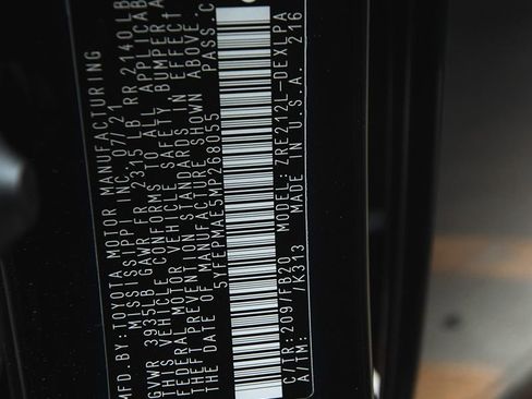 Used 2021 Toyota Corolla LE w/ Carpet Mat Package (TMS) image 33