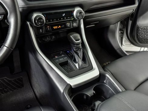 Used 2021 Toyota RAV4 XLE Premium image 14